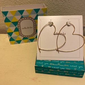 Essential Hammered Heart Hoop in gold (Stella & Dot)